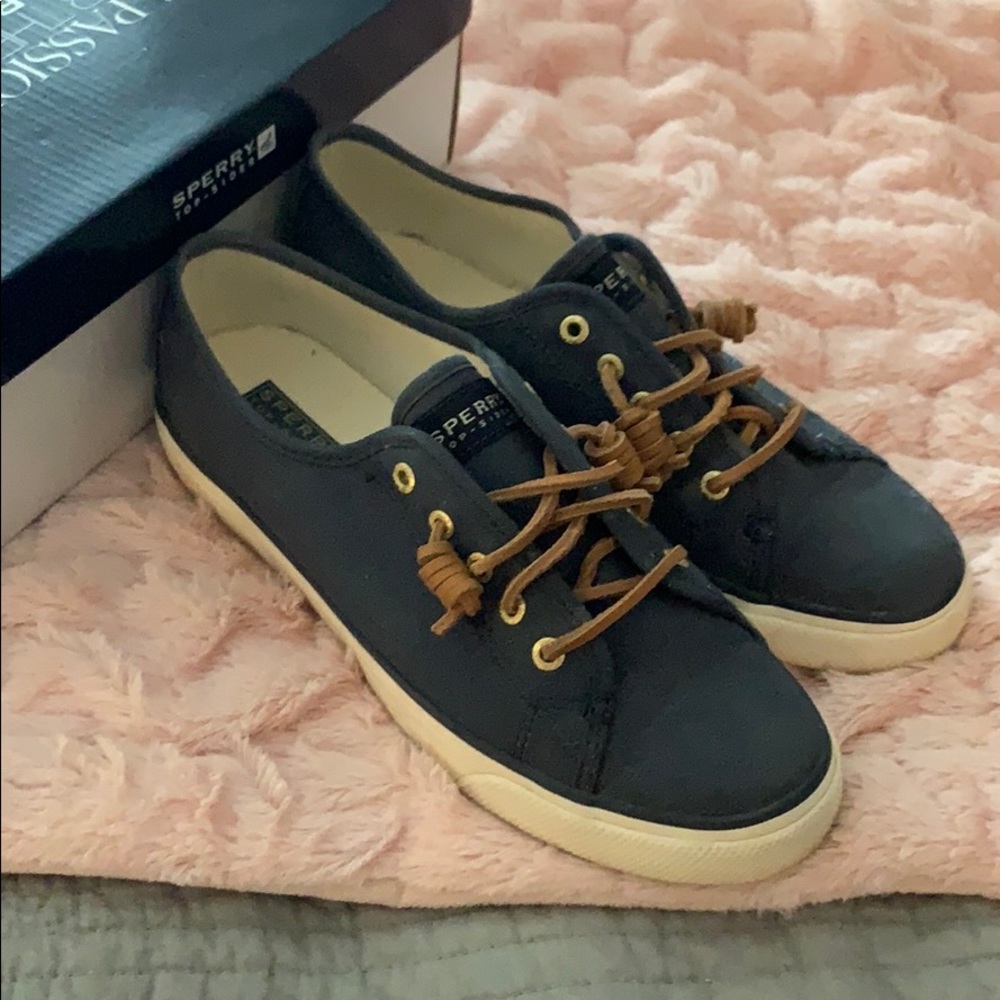 Sperry Women's Navy Sneakers
